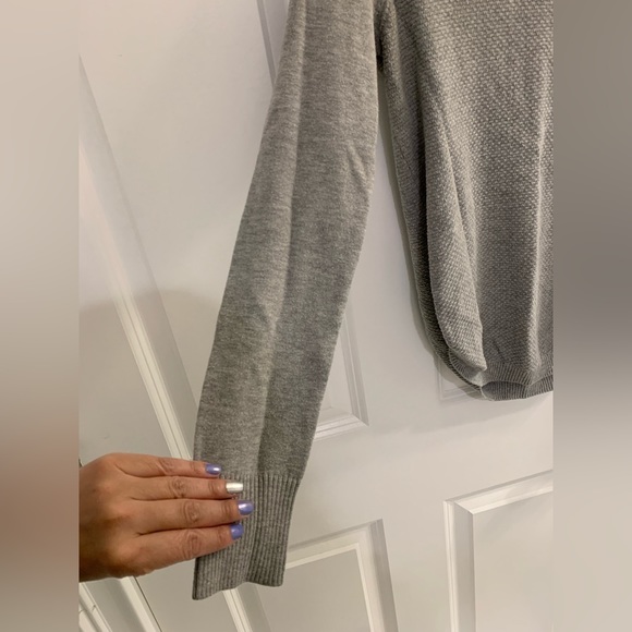 SHRINKING VIOLET • Grey Pullover Sweater - Picture 5 of 8